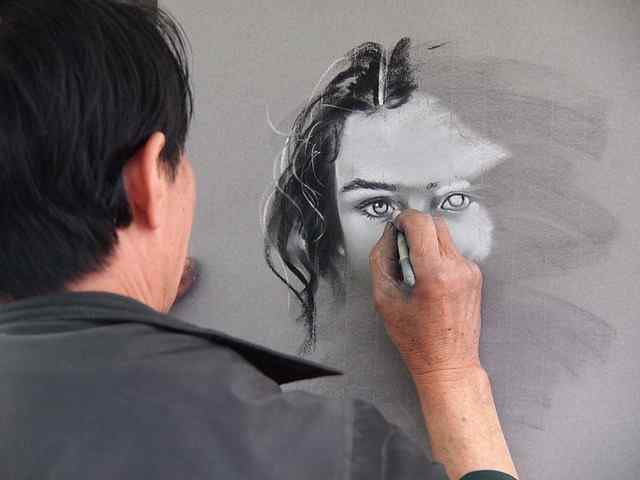 Artista pintando
